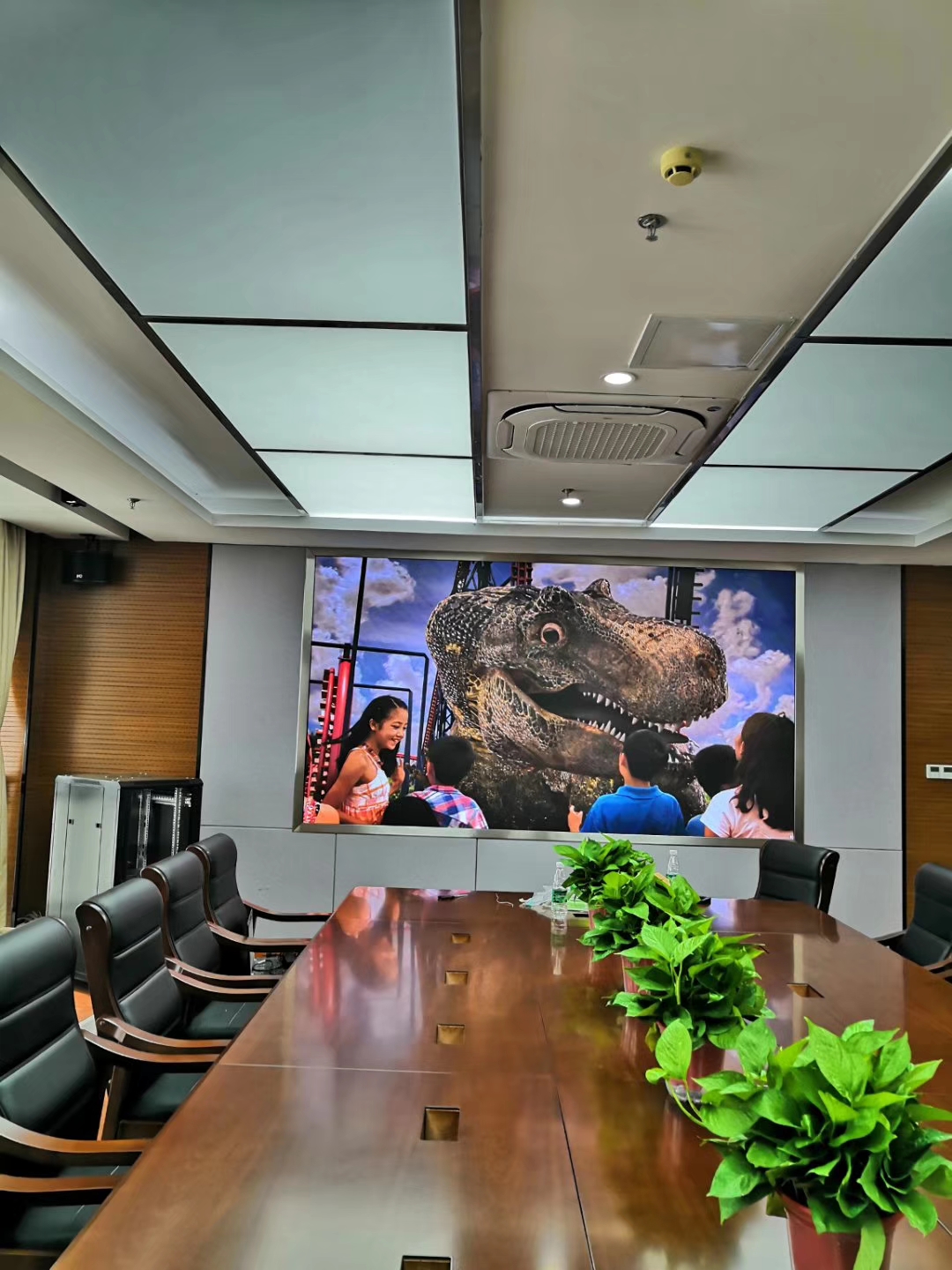 无锡空港产业园四楼会议室全彩显示屏