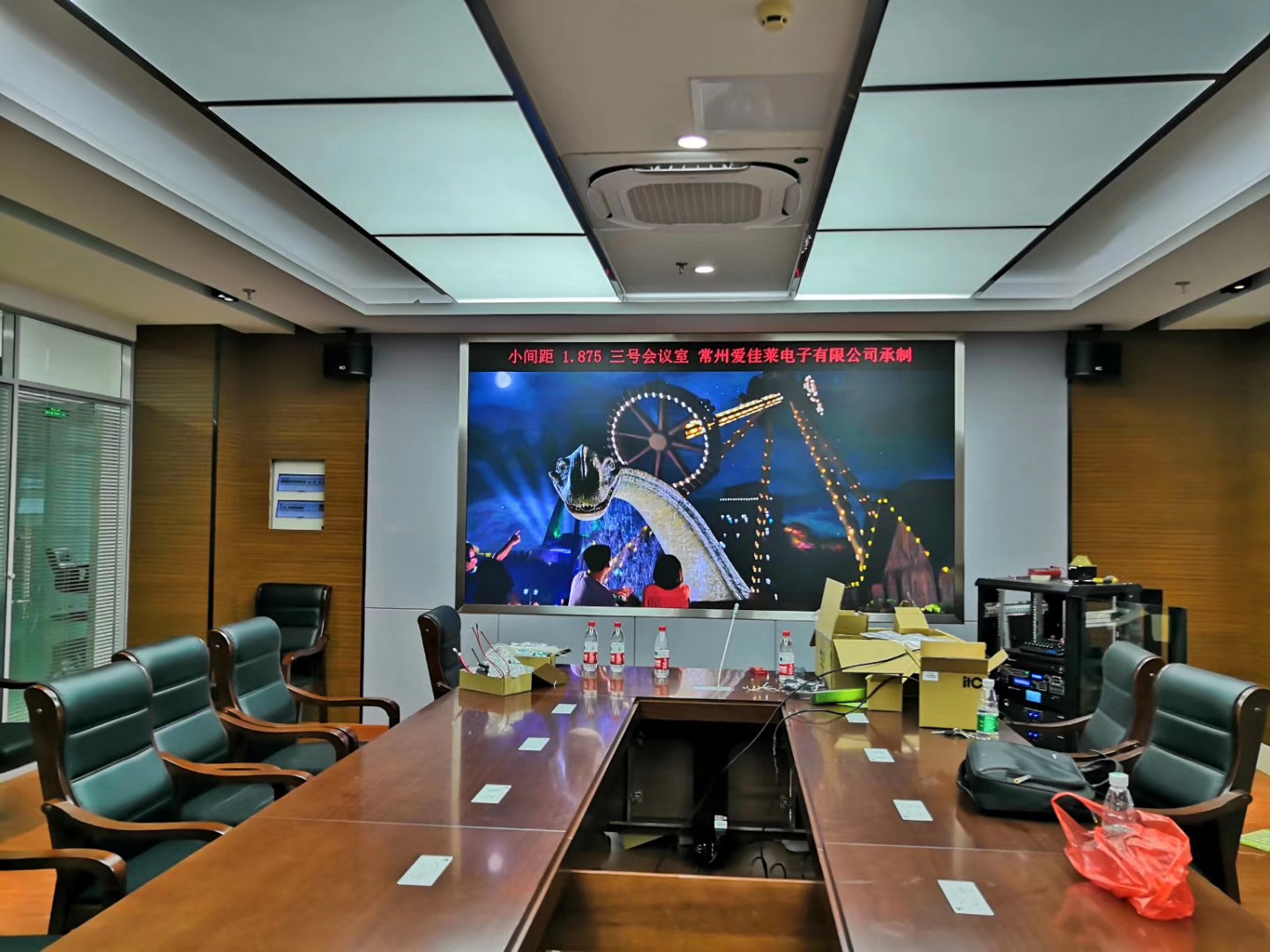 无锡空港产业园五楼会议室全彩显示屏