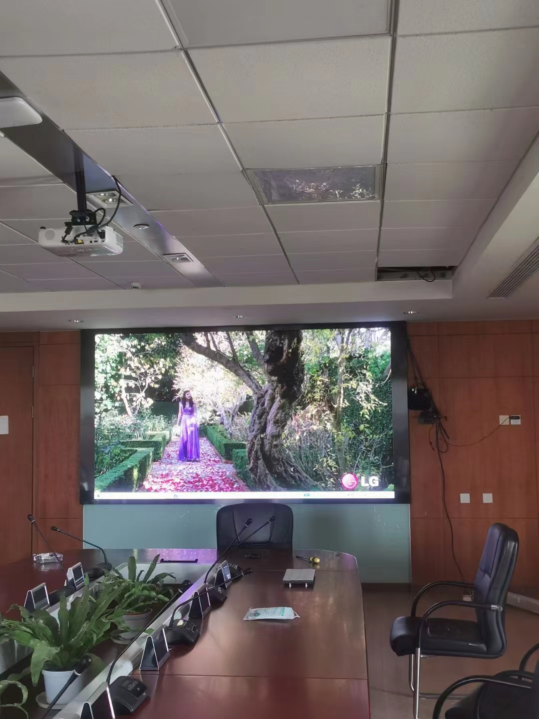 无锡旺庄街道17楼会议室室内全彩显示屏