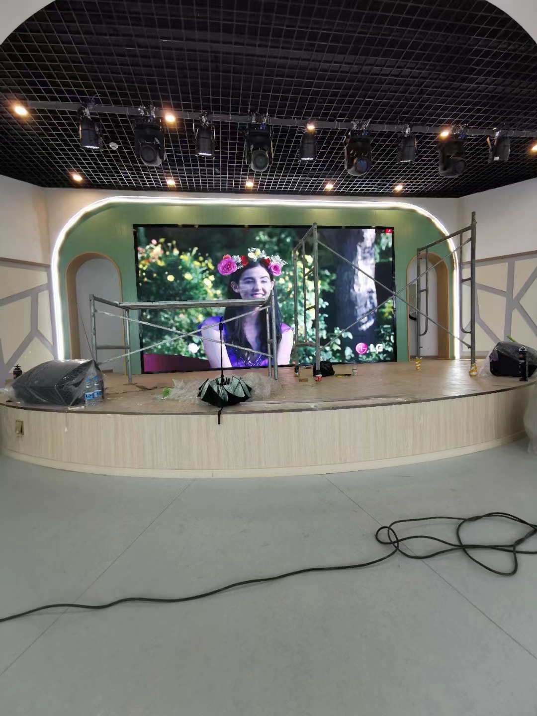 无锡梅里幼儿园报告厅全彩显示屏