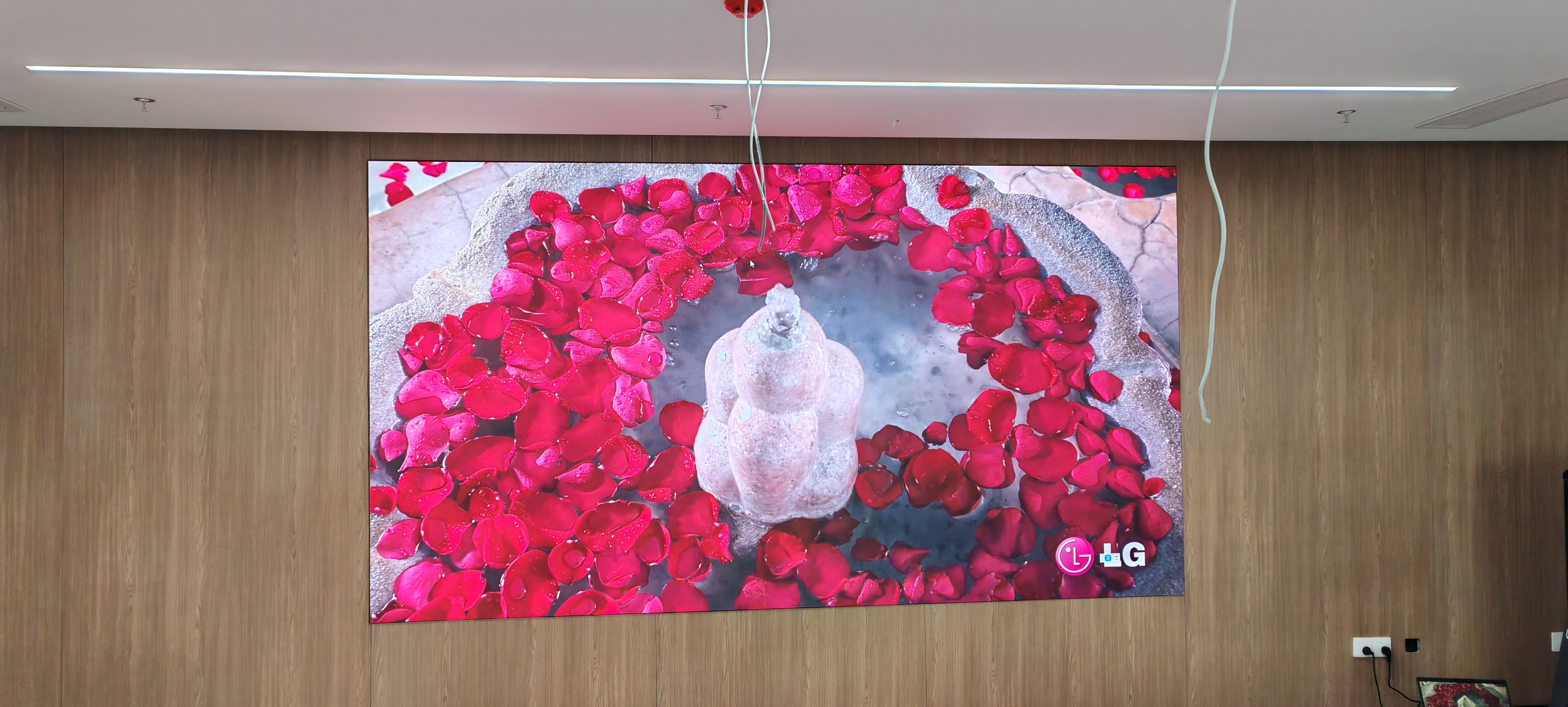 无锡新吴区城建集团15楼会议室室内1.53全彩显示屏