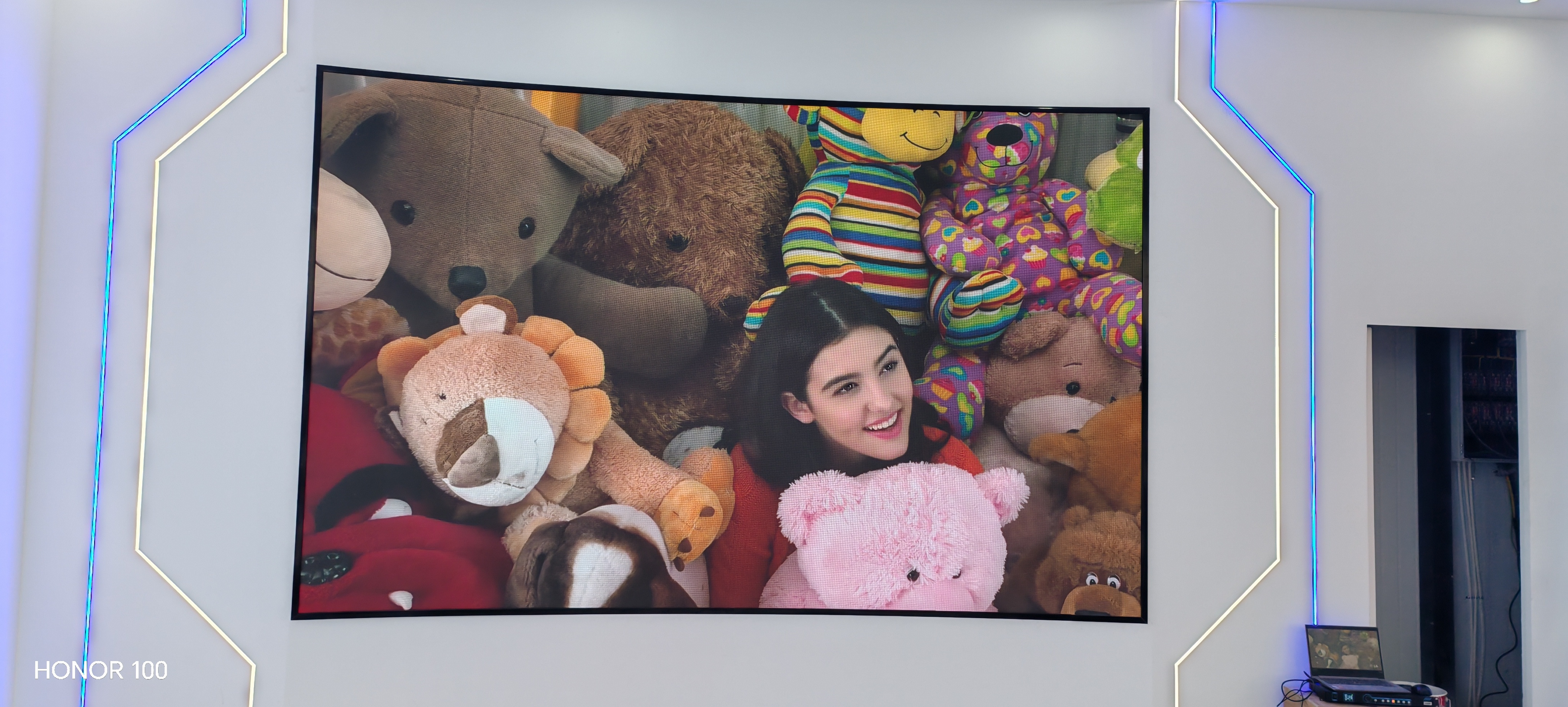 中铁九局盐宜铁路站前施工项目部室内2.5全彩显示屏